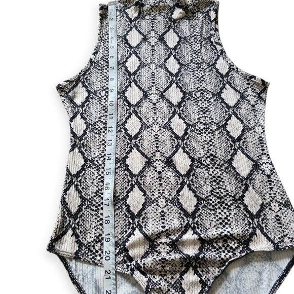 🔥5 FOR $25🔥Caution To The Wind Snakeskin Sleeveless Bodysuit, Size Small - Picture 11 of 12